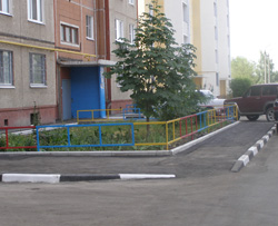 Запланированные работы по ремонту придомовых территорий в Ленинском районе близки к завершению